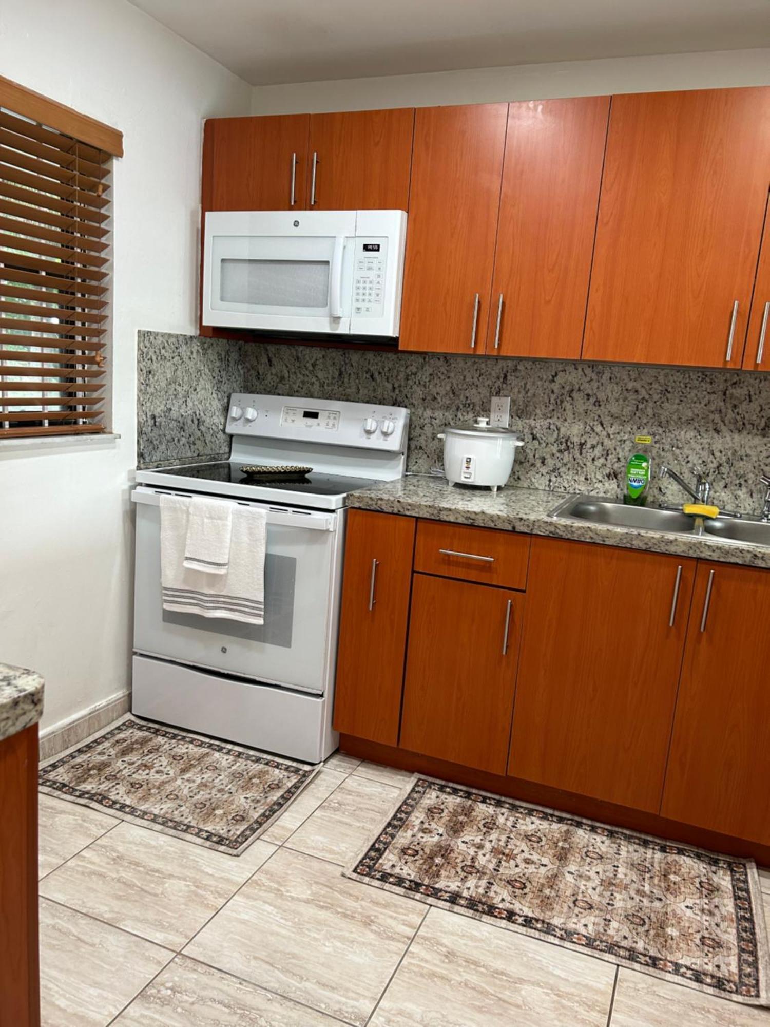 Beautiful Apartment With Very Elegant Colonial Decoration Tamiami Экстерьер фото
