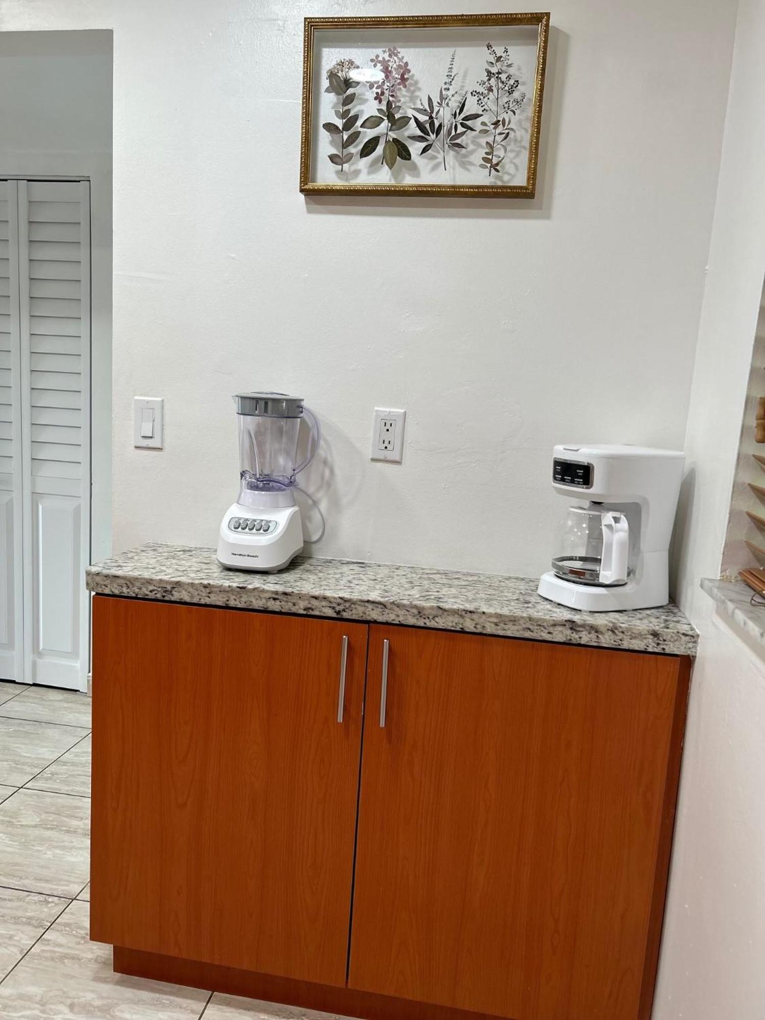 Beautiful Apartment With Very Elegant Colonial Decoration Tamiami Экстерьер фото