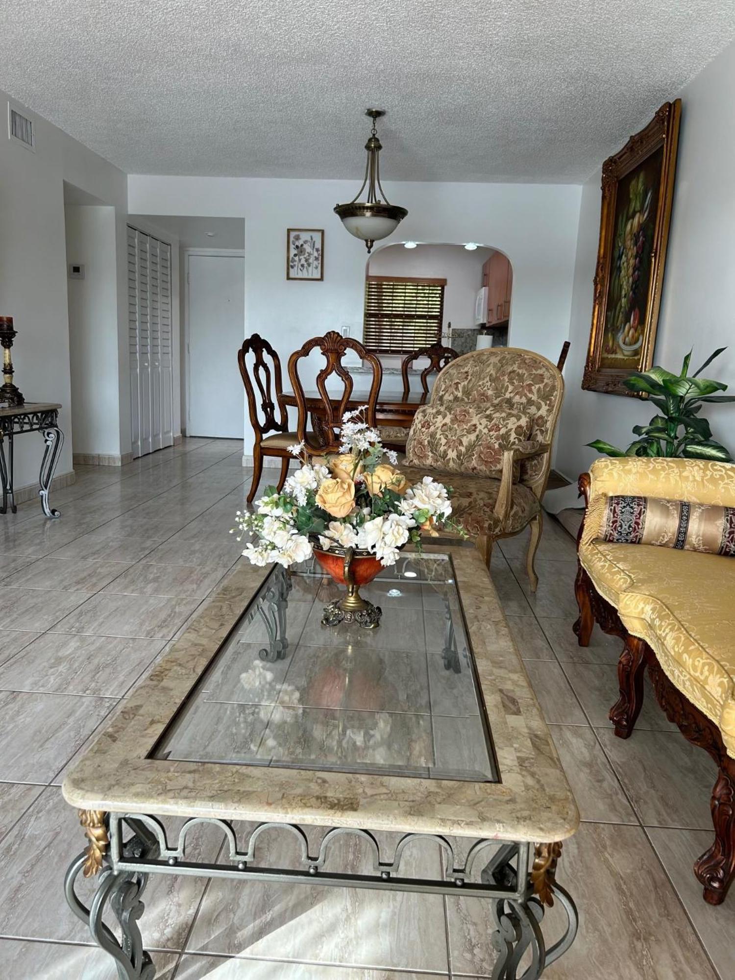 Beautiful Apartment With Very Elegant Colonial Decoration Tamiami Экстерьер фото
